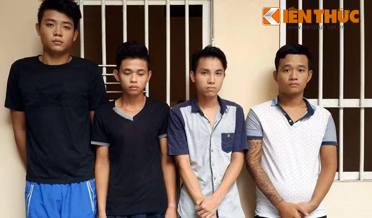 Nhóm đối tượng tại cơ quan công an.