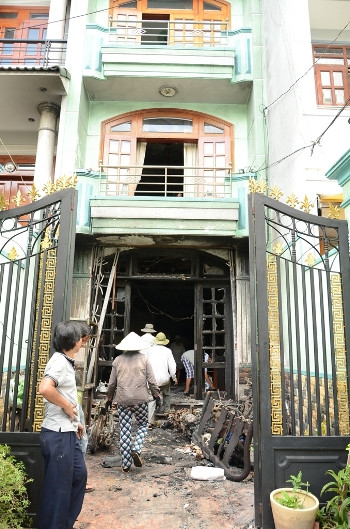 Hiện trường căn nhà 3 tầng cho sinh viên thuê bị cháy rụi.