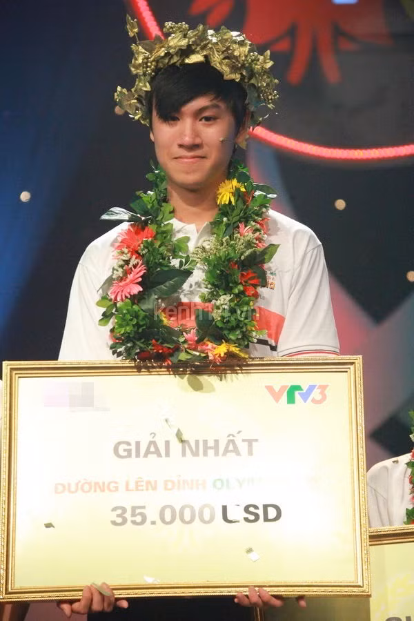 Các đáp án của chương trình đưa ra: A-4, B-5, C-6, D-7, E-8, F-9. Thí sinh Thái Hoàng chọn đáp án C-6 và giành được 30 điểm. Nhưng với đáp án chương trình coi ngôi sao có giá trị = 9; mặt trăng có giá trị = 7. Nếu thử vào tất cả các đáp án của chương trình là 4,5,6,7,8,9 đưa ra đều không chính xác. Câu hỏi sai này gây nhiều tranh cãi sau đó.