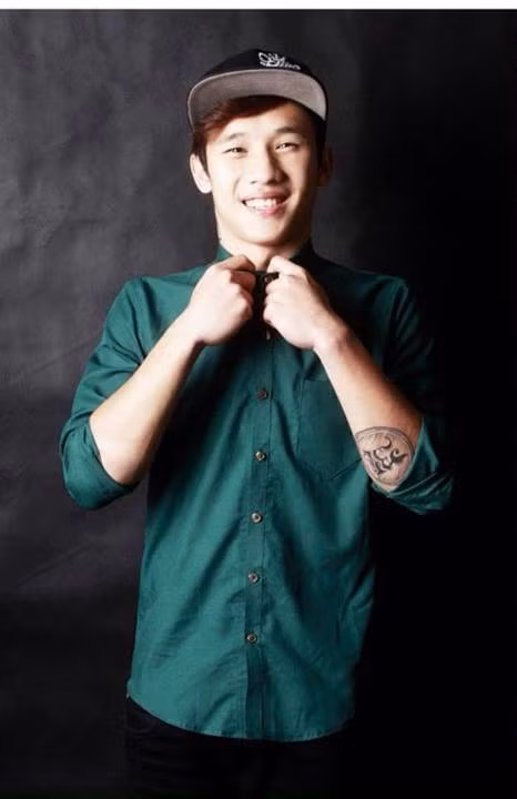 Đẹp trai, vui tính và nhảy giỏi, không khó hiểu khi Kỳ Anh hấp dẫn được nhiều fan nữ. Nhưng mới đây anh chàng này dính phải cú "phốt" khá xấu hổ khi bị một cô gái tên M.C tự nhận là bạn gái cũ, lên mạng tố Kỳ Anh ăn bám, thường xuyên xin tiền và ăn quỵt gần 19 triệu đồng của cô.