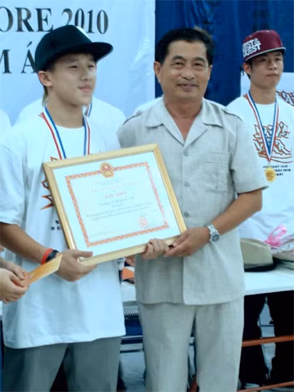 Năm 2010, Kỳ Anh có danh hiệu đầu tiên khi vô địch R16 thế giới ở bộ môn Air Flare.