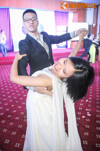 Một phần không thể thiếu của các buổi dạ hội đó là những màn khiêu vũ cổ điển đầy chất lãng mạn, quyến rũ.