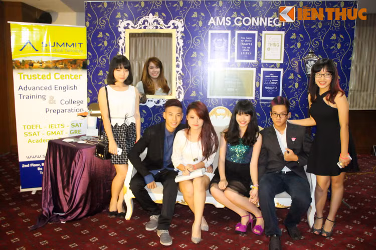 Prom Momento quy tụ tất cả những nam thanh nữ tú của trường Hà Nội Amsterdam.