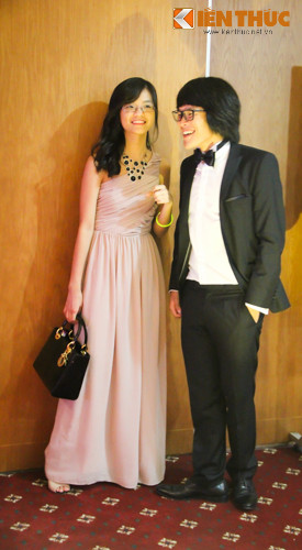 Tới đây họ gặp nhau với những bộ cánh điệu đà, lịch lãm và cùng nhau... tự sướng.