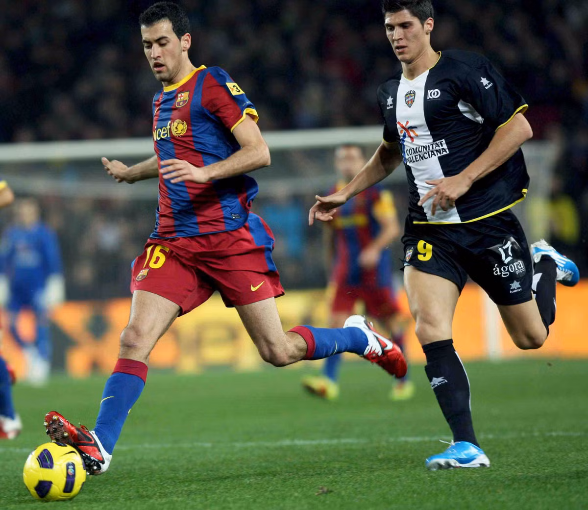 Trưởng thành từ lò đào tạo trứ danh La Masia, bằng tài năng của mình Sergio Busquet sớm được đôn lên đội một của gã khổng lồ xứ Catalan. Dưới sự dìu dắt của HLV Pep Guardiola cầu thủ sinh năm 1988 dần dần hoàn thiện kỹ năng và bổ sung kinh nghiệm thi đấu qua từng mùa giải và đến giờ anh là một phần không thể thiếu trước hàng phòng ngự của Barca.