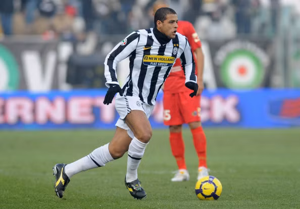 Được đánh giá là cầu thủ đánh chặn có thương hiệu ở châu Âu, Felipe Melo nhận được nhiều sự quan tâm của các đội bóng lớn. Không quá bất ngờ với tài năng của mình mà Melo đã khiến Juve phải rút ví tận 25 triệu bảng để có anh từ Fiorentina vào đầu năm 2009.