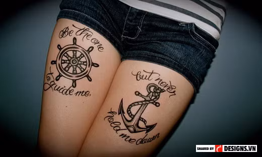 Xăm mỏ neo và tàu thủy. Với những bạn thích du lịch hoặc khám phá bằng đường biển chắc hẳn các bạn sẽ chọn hình xăm của mình là những chiếc thuyền buồm, tàu để ghi nhớ kỉ niệm mình đã từng du lịch bằng phương tiện này.