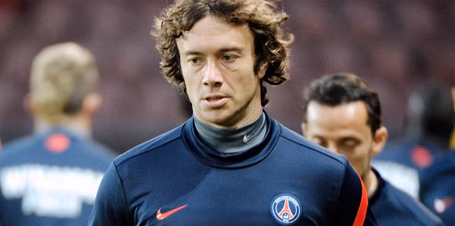 Trước khi chuyển sang thi đấu cho PSG từ Fenerbahce, Diego Lugano đã gặt hái rất nhiều thành công. Trong ba mùa giải tại Sao Paulo và Fenerbahce, anh có 8 danh hiệu. Và PSG đã khá may mắn khi có được trung vệ đẳng cấp thế giới này với giá 3 triệu euro khi Fenerbahce bị cáo buộc là dàn xếp tỷ số và rơi vào khủng hoảng tài chính.