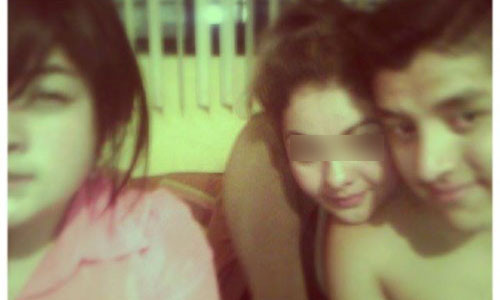 Oscar thích chụp ảnh khi đang ngồi trong xe, chụp khoe những chai rượu, đồ uống đắt tiền hoặc đang ôm ấp những cô gái trẻ đẹp, hấp dẫn.