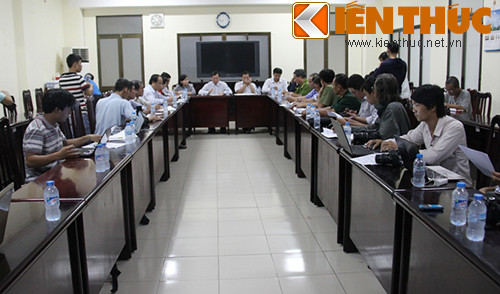 Cũng trong tối 17/10, UBND quận 12 đã tổ chức họp báo để thông tin nhanh về vụ nổ. Theo đó, có 1 người chết, 4 người bị thương và 2 người bị mất tích. Ngoài ra, về cơ sở vật chất, bước đầu xác định 1 khu nhà xưởng và 7 căn nhà dân đổ sập hoàn toàn.