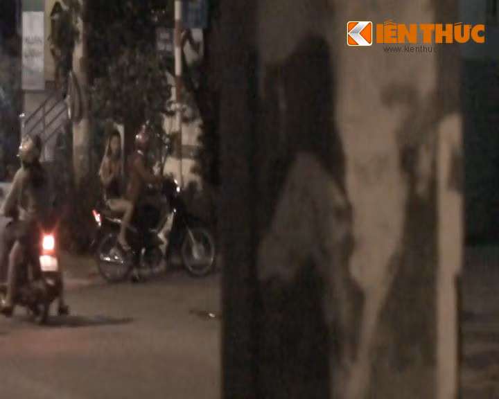 Qua khảo sát được biết, giá mỗi lần bán dâm của các cô gái tại đây là 200.000 đồng/lượt (mỗi lượt khoảng 30 phút), còn qua đêm có giá 500.000 đồng/đêm.