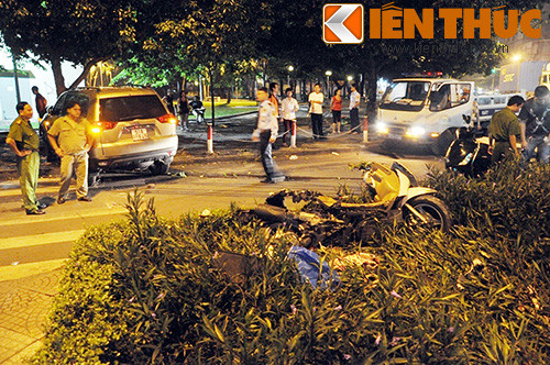 Hiện trường vụ ô tô 7 chỗ gây tai nạn khiến 4 người thương vong.