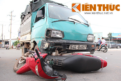 Vụ tai nạn xảy ra ngay tại ngã tư đường cao tốc Mỹ Phước – Tân Vạn giao với đường Trần Quang Diệu(thuộc khu phố Tân Phước, P.Tân Bình, TX. Dĩ An, tỉnh Bình Dương).