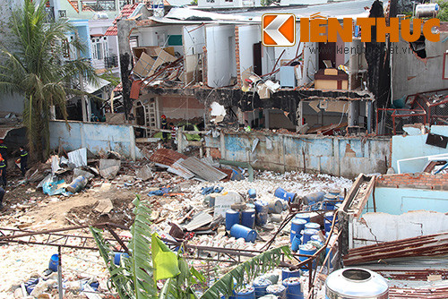 Bước đầu cơ quan chức năng đưa ra nhận định có khả năng công nhân đã dùng bếp gas mini để lấy nguồn nhiệt tạo màng co cho các bình phân vi sinh thành phẩm. Có thể trong quá trình thực hiện, do bất cẩn nên nhóm công nhân này đã để lửa bén vào lượng hóa chất rồi phát nổ.