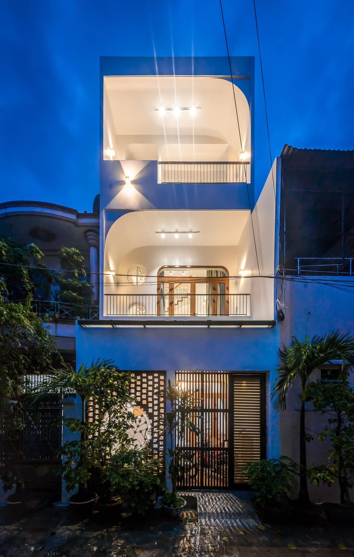 Nguoc xuoi 10 nam o TP HCM, con trai ve que xay nha bao hieu cha me