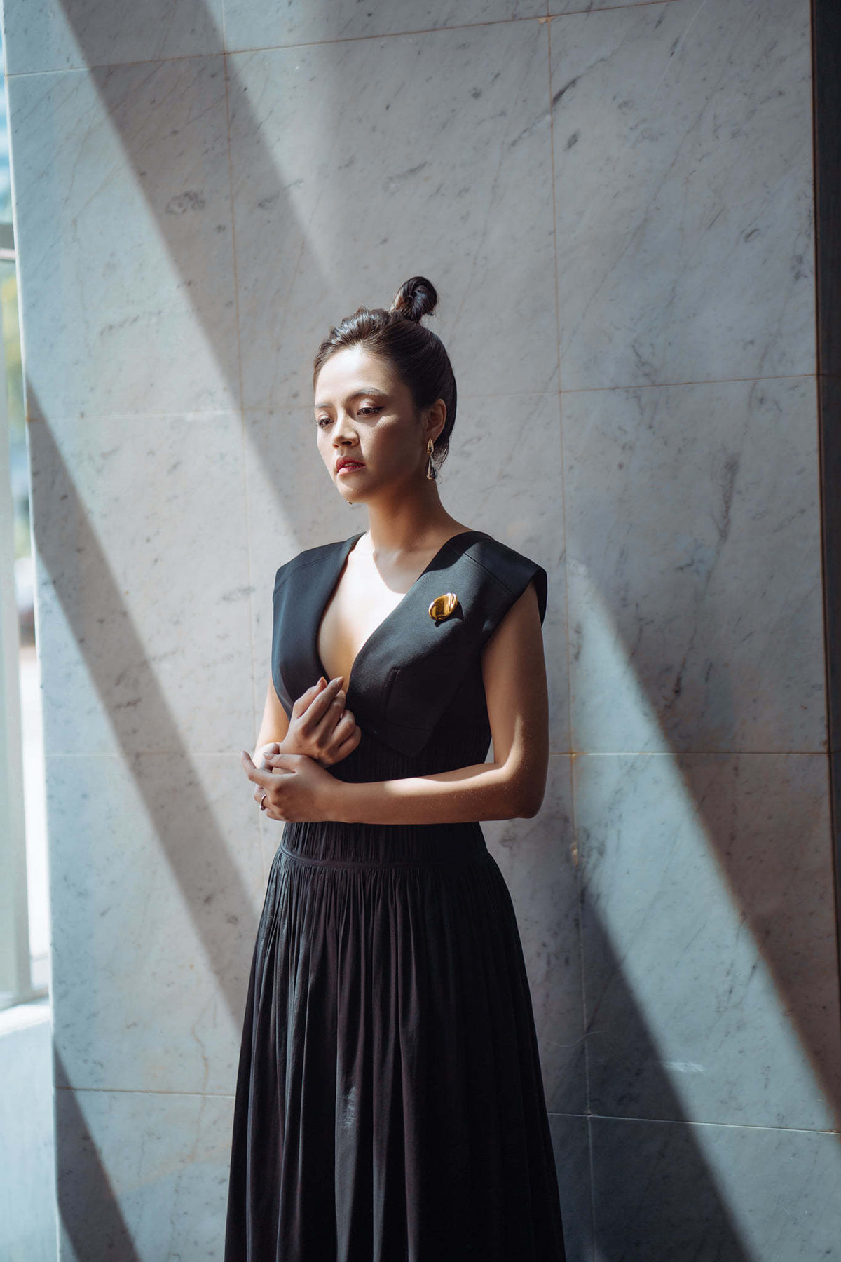 Thu Quynh khoe duong cong giau kin tren phim 