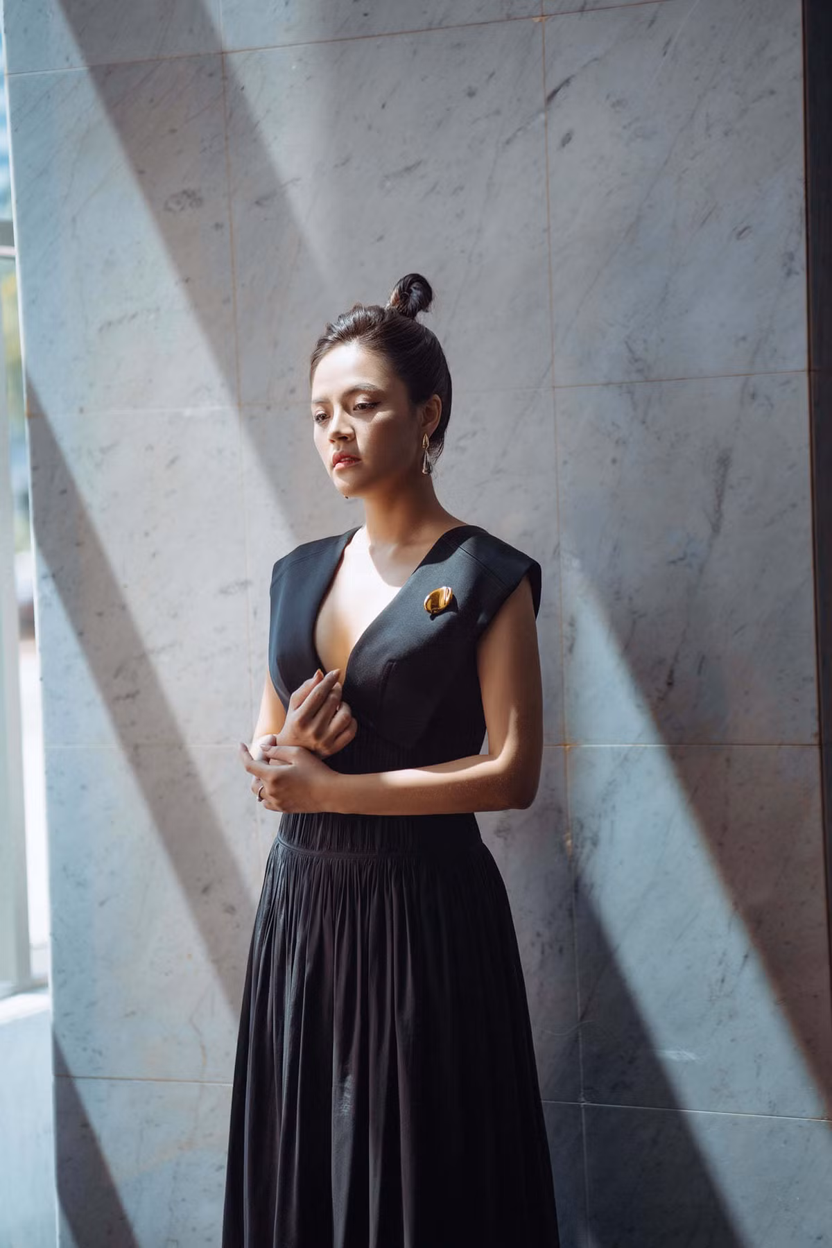 Thu Quynh khoe duong cong giau kin tren phim 