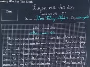 Không những sở hữu ngoại hình chuẩn, Thúy Ngân còn viết chữ rất đẹp. Cô cho biết, viết chữ đẹp cần sự rèn luyện và một chút năng khiếu nhưng không cần quá khổ luyện, cầu kỳ.