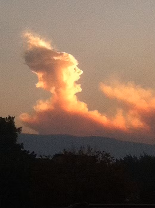 Hình ảnh đám mây giống như khuôn mặt con người.