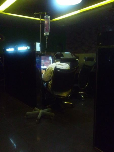 Tiếp nước để lấy sức chơi tiếp.