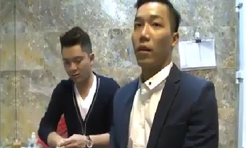 Mạnh Linh đi thay đồ.