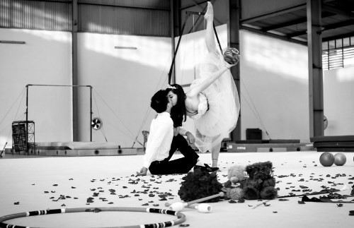 Nguyễn Thu Hà là vận động viên xinh đẹp nổi tiếng của thể dục nghệ thuật (TDNT) Việt Nam. Cô từng là hoa khôi của trường Đại học Thăng Long. Ngoài xinh đẹp, Hà Holly (tên thường gọi của cô) còn đoạt ba tấm huy chương đồng SEA Games 2001 đến 2003.