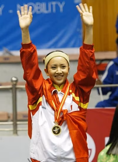 Cô cũng 6 lần được bầu là vận động viên tiêu biểu của TTVN và được Nhà nước trao tặng đủ bộ Huân chương lao động nhất, nhì, ba. Thúy Hiền là HLV đội trẻ wushu Hà Nội.