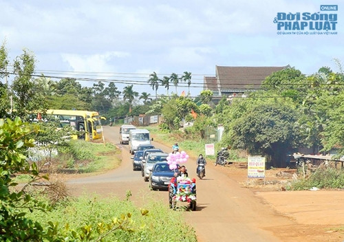 Màn rước dâu độc đáo này là do chú rể Trần Công Thắng, sinh năm 1990 lên ý tưởng và được cô dâu hưởng ứng nhiệt tình.