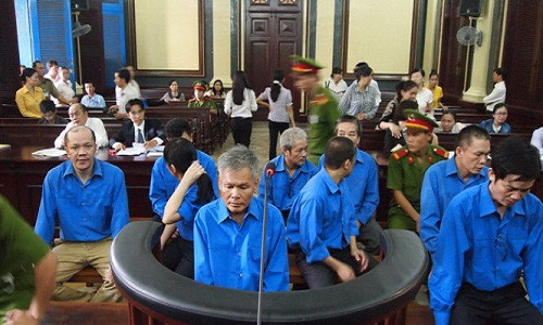 Tháng 9/2014, các lãnh đạo Công ty Cho thuê tài chính II thuộc Agribank lại ra tòa vì tham ô liên quan đến vụ mua bán thiết bị lặn - Ảnh: Hoàng Điệp.