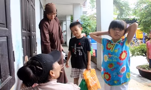 Một số trẻ em và các đối tượng bảo trợ xã hội khác đã được chuyển khỏi chùa Bồ Đề.