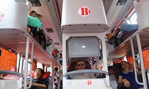 Bên trong một xe giường nằm đang chuẩn bị xuất bến tại bến xe miền Đông (TP.HCM) - Ảnh: T.Long