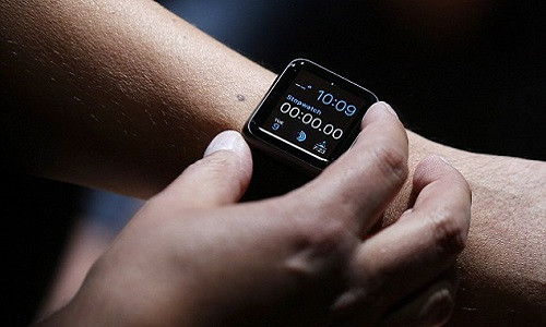Đồng hồ thông minh Apple Watch tiềm ẩn nhiều mối nguy hại.