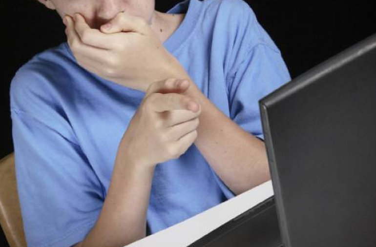 Ba me o TPHCM chia se cau chuyen: “Cho me xem phim nguoi lon... cung con“