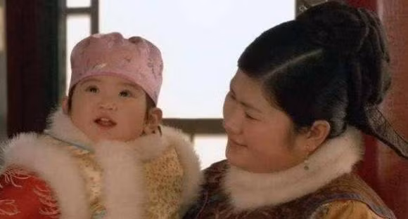 Tai sao Hoang de khong de the thiep cho con bu?