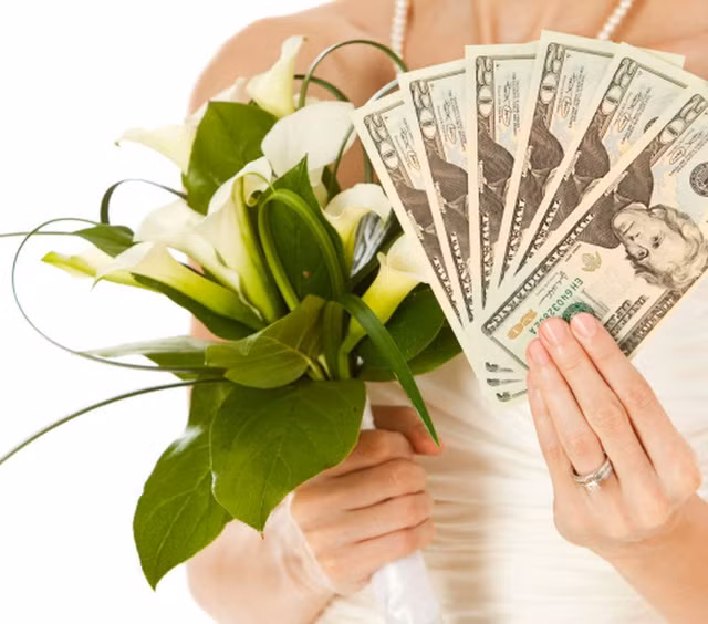 Lam dieu nay o dam cuoi, cac cap doi cang de ly di-Hinh-3