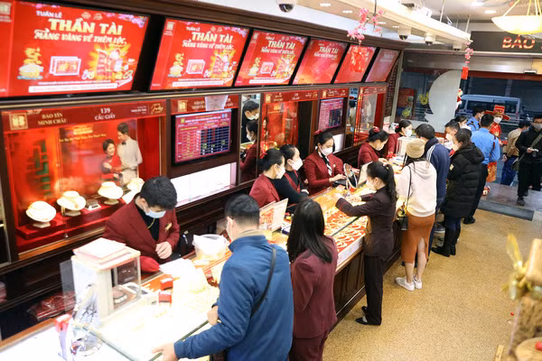 Gia vang hom nay 31/3: Vang don dap tang tro lai