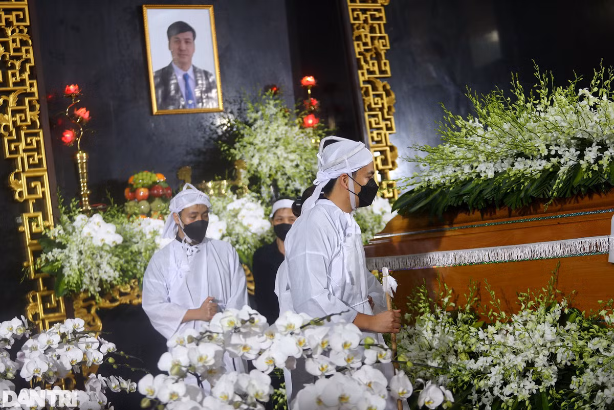 Chu tich nuoc Nguyen Xuan Phuc den vieng Pho Chu tich TPHCM Le Hoa Binh-Hinh-12