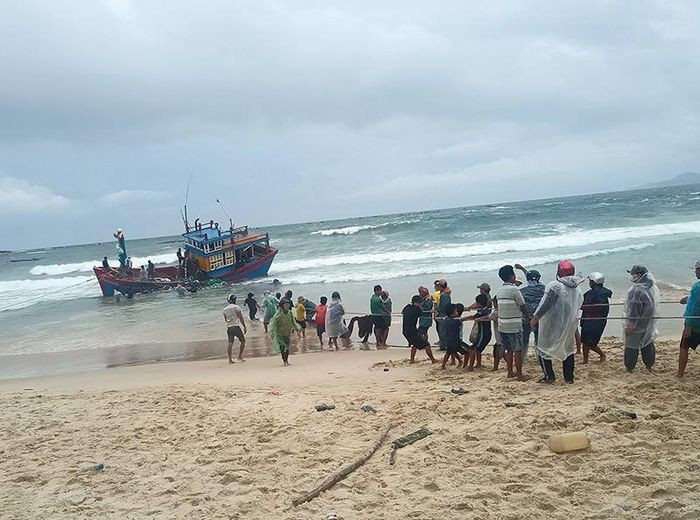 Nhieu vung ven bien tan hoang do mua to gio manh bat thuong-Hinh-2