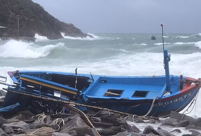 Nhieu vung ven bien tan hoang do mua to gio manh bat thuong-Hinh-7