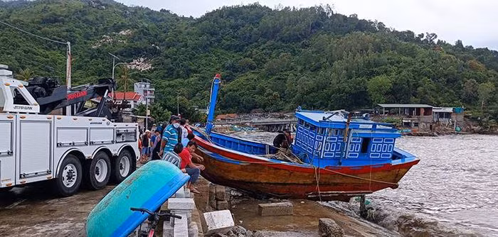 Nhieu vung ven bien tan hoang do mua to gio manh bat thuong-Hinh-6