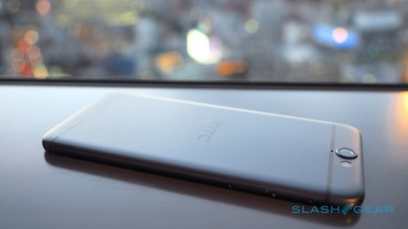  One A9 có màn hình 5 inch (độ phân giải Full HD - 1080 x 1920 điểm ảnh) trang bị kính cường lực Gorilla Glass 4, bộ xử lý Snapdragon 617 với 8 nhân Cortex-A53 (bốn nhân tốc độ 1,5 GHz, bốn nhân tốc độ 1,2 GHz), đồ họa Adreno 405 và 2/3 GB RAM (tương ứng hai phiên bản bộ nhớ trong 16 hoặc 32 GB). 