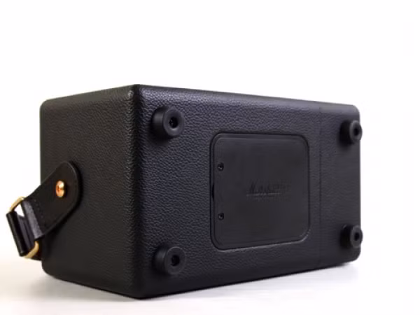 Ngoài giắc cắm 3,5inch, loa di động này còn được tích hợp công nghê Bluetooth 4.0 + EDR cho phép người dùng có thể kết nối loa với bất kỳ thiết bị giải trí di động nào và bắt đầu tận hưởng những bản nhạc mà mình yêu thích.