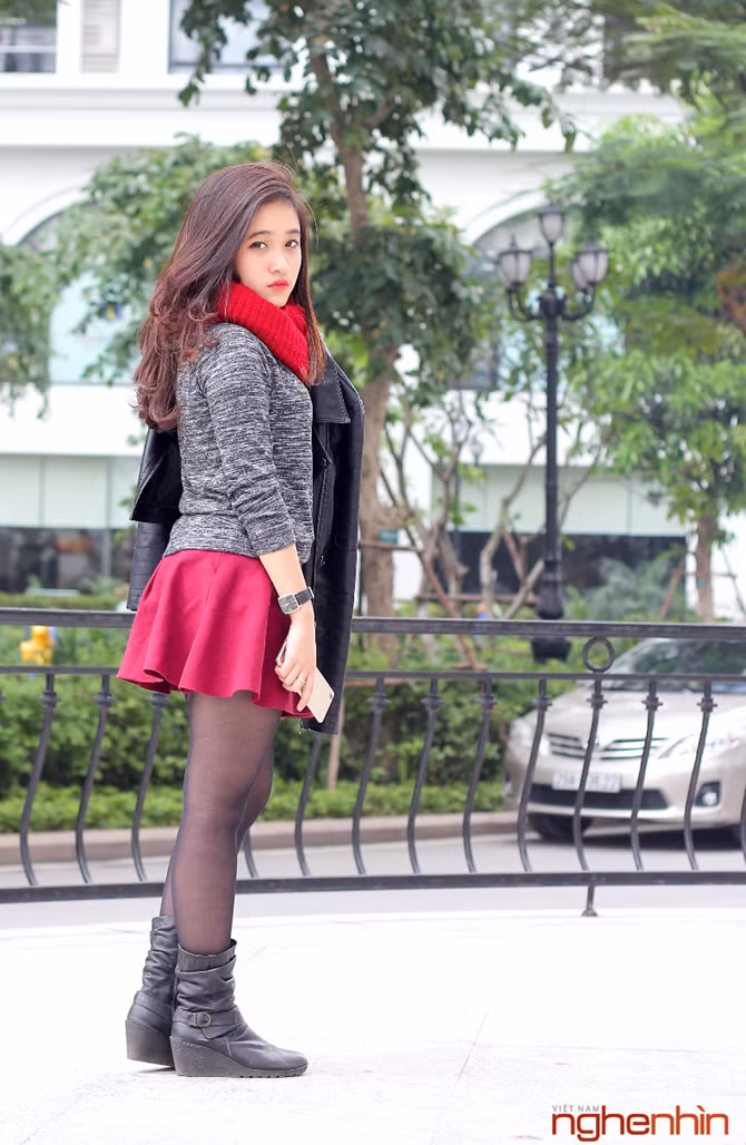 Máy trang bị camera sau 13MP có khả năng chụp siêu nhanh nhờ bộ 3 tính năng xử lý: khởi động nhanh (hơn 30% so với thế hệ trước), lấy nét nhanh (Phase Detection Auto Focus) chỉ trong 0,1 giây và chống rung.