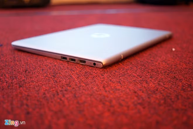 Theo HP, mẫu HP Envy 13 với cấu hình dùng chip Intel Core i5-6200U, RAM 4 GB và ổ SSD dung lượng 128 GB có giá 19 triệu đồng. Bản sử dụng chip Intel Core i7-6500U, RAM 8 GB và ổ SSD 256 GB có giá 25 triệu. Riêng mẫu HP Envy 15 với bộ xử lý Core i7-6500U, RAM 8 GB và ổ cứng HDD 1 TB, tích hợp cảm biến vân tay, hiện chưa có giá bán cụ thể.