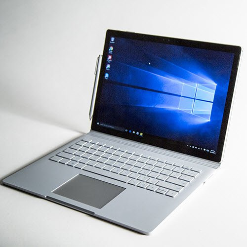  2. Microsoft Surface Book. Đây là dòng máy tính chạy Windows được Microsoft tung ra để cạnh tranh trực tiếp với MacBook nói riêng và tìm vị thế trong mảng máy tính xách tay nói chung. Tuy nhiên, có vẻ sản phẩm chưa nhận được sự hưởng thích tích cực từ khách hàng trong thời gian qua.