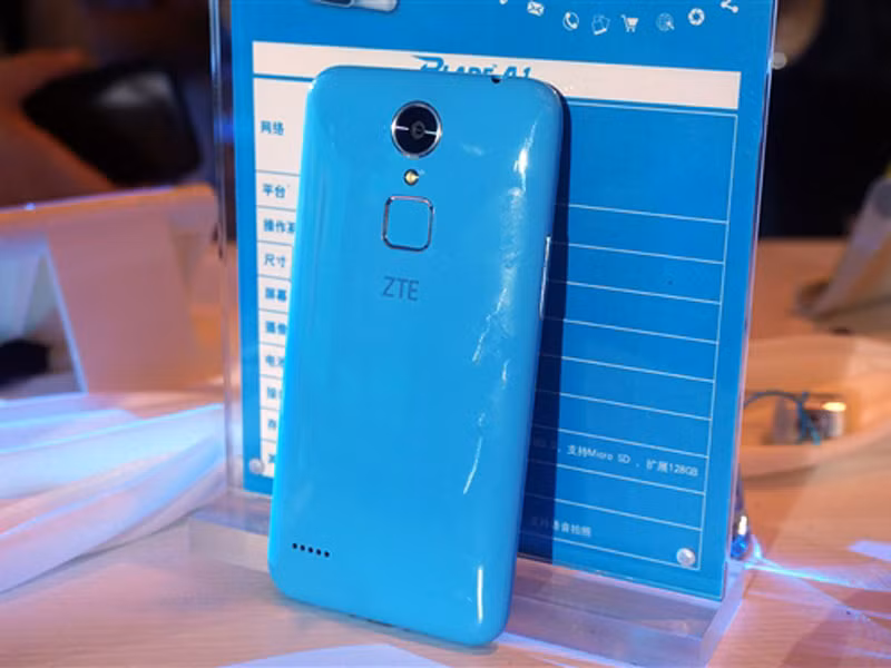 Blade A được cung cấp sức mạng từ vi xử lý Mediatek MT6735 với 4 nhân, xung nhịp 1,3 GHz, GPU ARM Mali-T720 MP2. RAM 2 GB, bộ nhớ trong 16 GB, có khe cắm thẻ nhớ ngoài lên đến 128 GB. Máy chạy hệ điều hành Android 5.1 Lollipop, được tùy biến trên giao diện MiFavor 3.2 của ZTE.