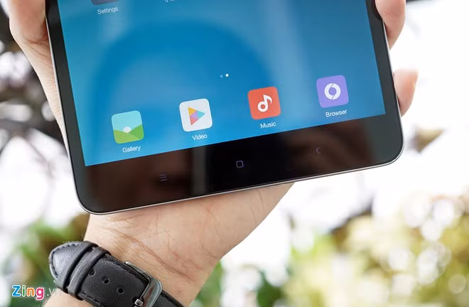 Trên chiếc tablet này, Xiao cũng đã giữ lại dãy phím cảm ứng cố định. Các phím này chỉ sáng lên khi người dùng chạm vào.