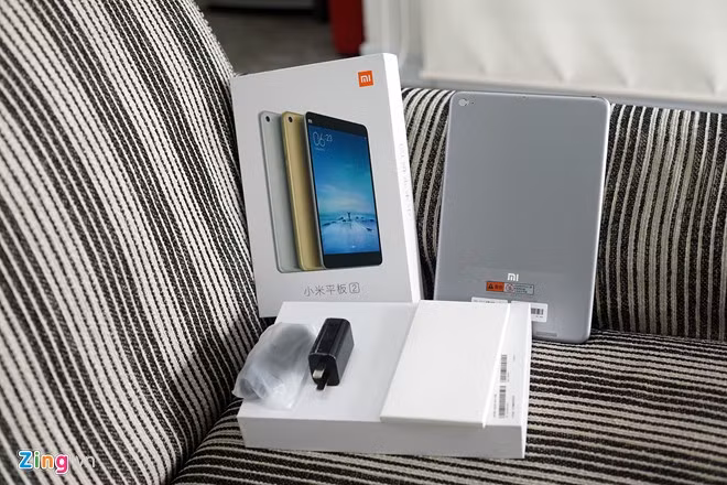 Đây là mẫu máy tính bảng giá rẻ của Xiaomi, nhưng được thiết kế giống iPad Mini của Apple. Máy mỏng, nhẹ, phần thân được làm bằng kim loại cho cảm giác cầm chắc chắn.