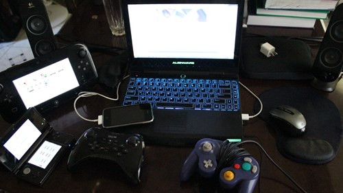 Ngoài ra, với game nào bạn hãy mua đúng tay cầm chuyên dụng cho game đó. Bạn Hoàng Thái (sinh viên đại học Thăng Long) chia sẻ: “Game nhập vai hoặc bóng đá… rất cần có Gamepad. Bạn có thể mua loại có chức năng plug-and-play (cắm và chơi), sẽ không phải tốn quá nhiều thời gian cài đặt”.