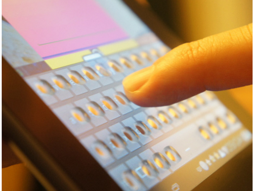  11. Bàn phím ảo tự nổi. Cả bàn phím vô hình lẫn bàn phím ảo trên màn hình cảm ứng đều bị thiếu đi khía cạnh phản hồi xúc giác. Do đó,Tactus hy vọng có thể giải quyết sự thiếu sót đó bằng cách phát triển một bề mặt năng động hơn, nâng lên để tạo thành các phím đánh máy. Khi không sử dụng, Tixels (tactile pixels) sẽ biến mất và quay trở lại thành một mặt phẳng.